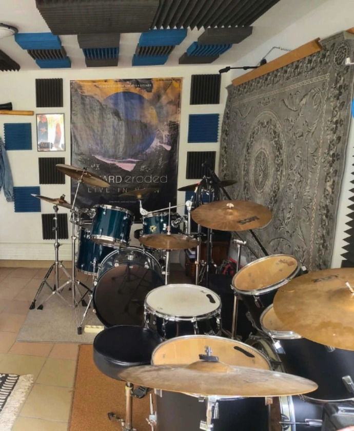 vue de l'atelier des résonances  studio de musique où Christopher Chédeville donne des cours
